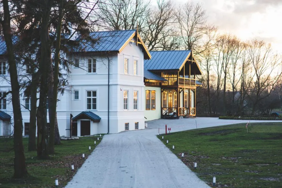 old-luxury-villa-exterior-6343